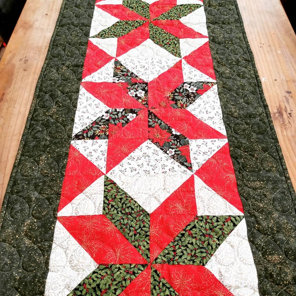 Christmas Table Runner & Napkins