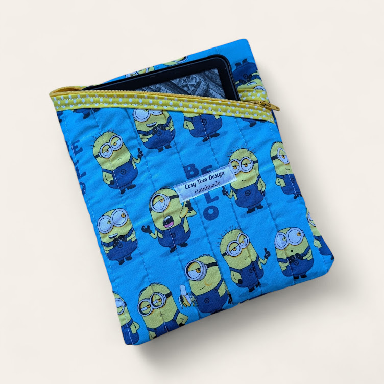 Hemmingway Zipper Pouch - Medium - Image 2