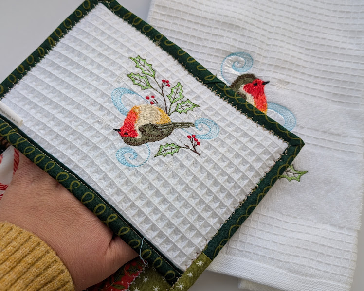 Tea Towel & Potholder Set Christmas Robin - Image 5