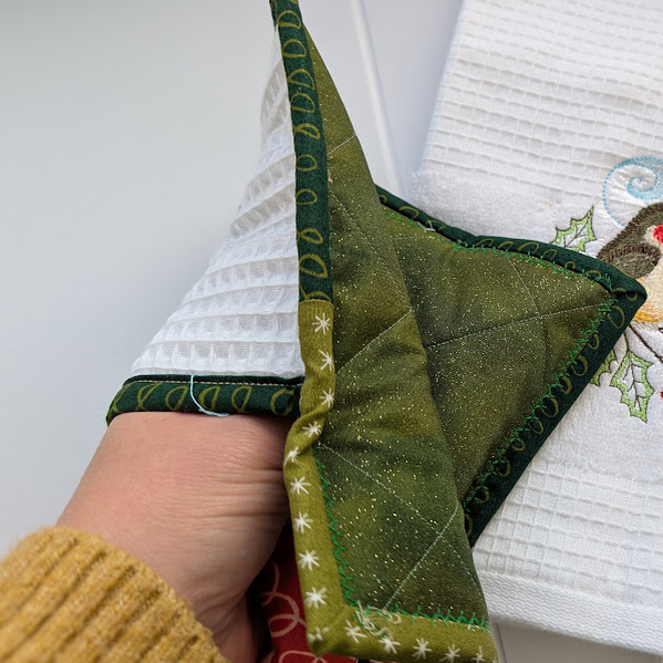 Tea Towel & Potholder Set Christmas Robin - Image 6